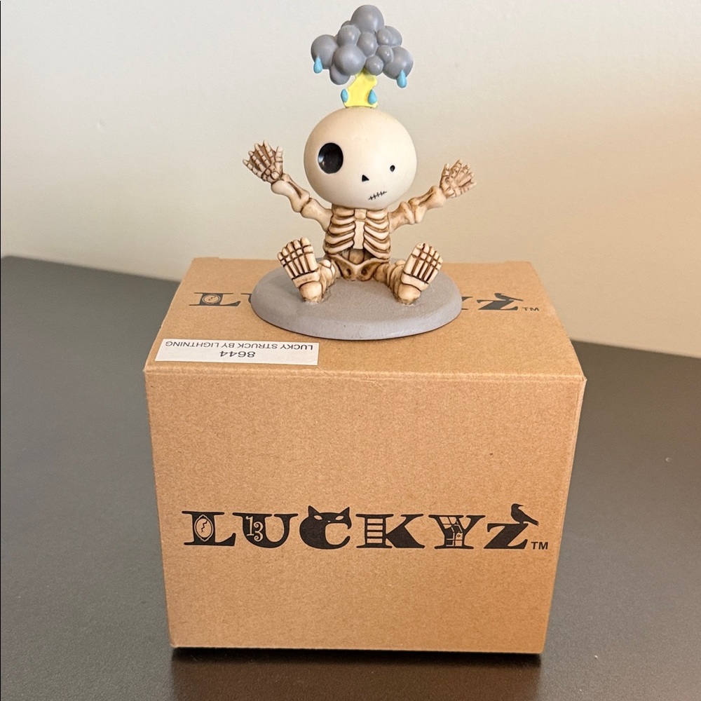 LUCKYZ Lucky Struck By Lightning